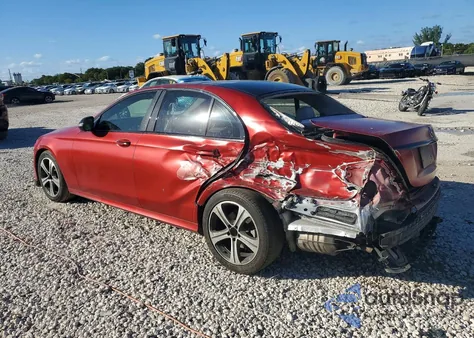 2018 Mercedes-Benz E 300 z USA, uszkodzony, nr VIN WDDZF4JB7JA317496